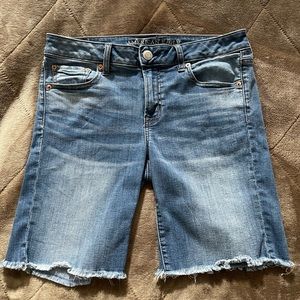 American Eagle Skinny  Bermuda Jean shorts sz 10